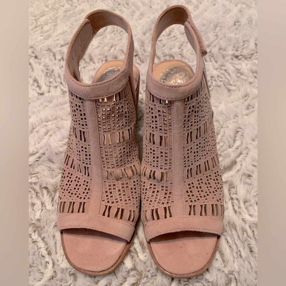 EUC Vince Camino Keannie Laser Cut Vamp Open Toe Heeled Sandal Bootie Blush Sz 8